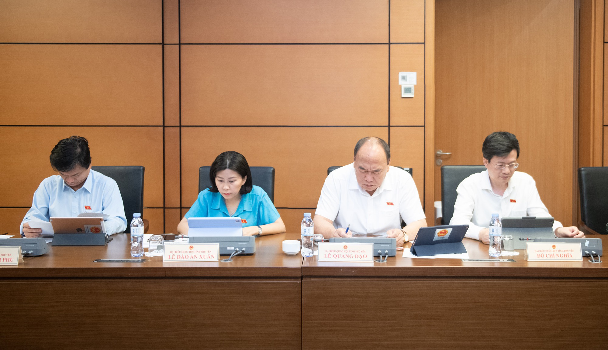 Đề xuất 'cởi trói' hơn nữa, mở rộng đối tượng viên chức được thành lập, quản lý, điều hành, làm việc tại doanh nghiệp- Ảnh 5. Đề xuất 'cởi trói' hơn nữa, mở rộng đối tượng viên chức được thành lập, quản lý, điều hành, làm việc tại doanh nghiệp- Ảnh 5.