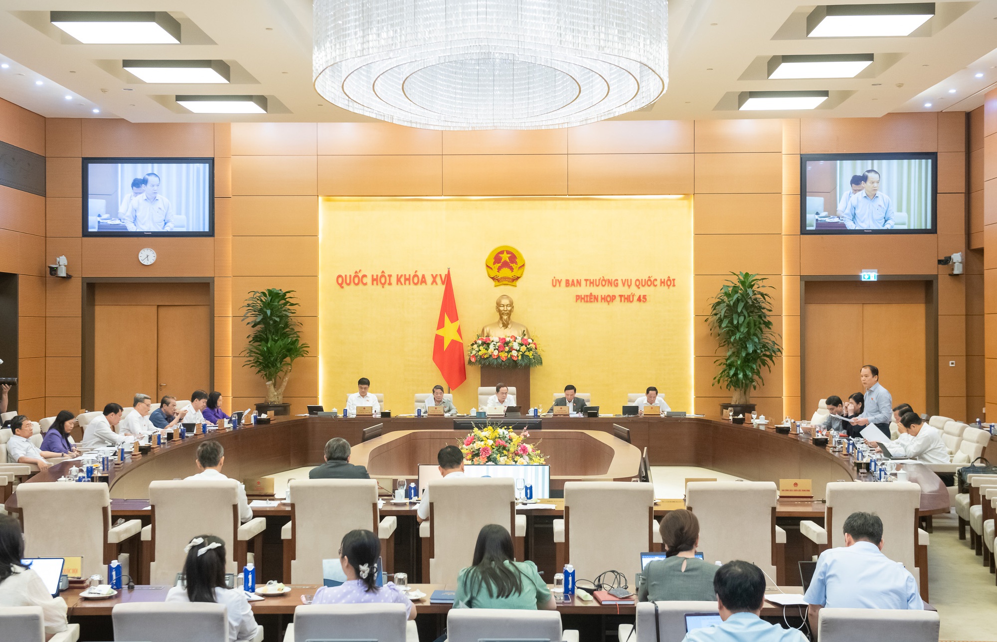 Người trực tiếp xây dựng pháp luật được hưởng hỗ trợ hằng tháng bằng 100% mức lương- Ảnh 3. Người trực tiếp xây dựng pháp luật được hưởng hỗ trợ hằng tháng bằng 100% mức lương- Ảnh 3.
