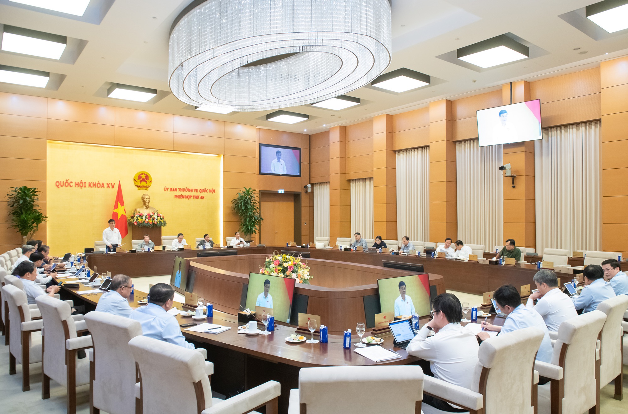 Quốc hội thông qua Nghị quyết về một số cơ chế, chính sách đặc biệt phát triển kinh tế tư nhân- Ảnh 4. Quốc hội thông qua Nghị quyết về một số cơ chế, chính sách đặc biệt phát triển kinh tế tư nhân- Ảnh 4.