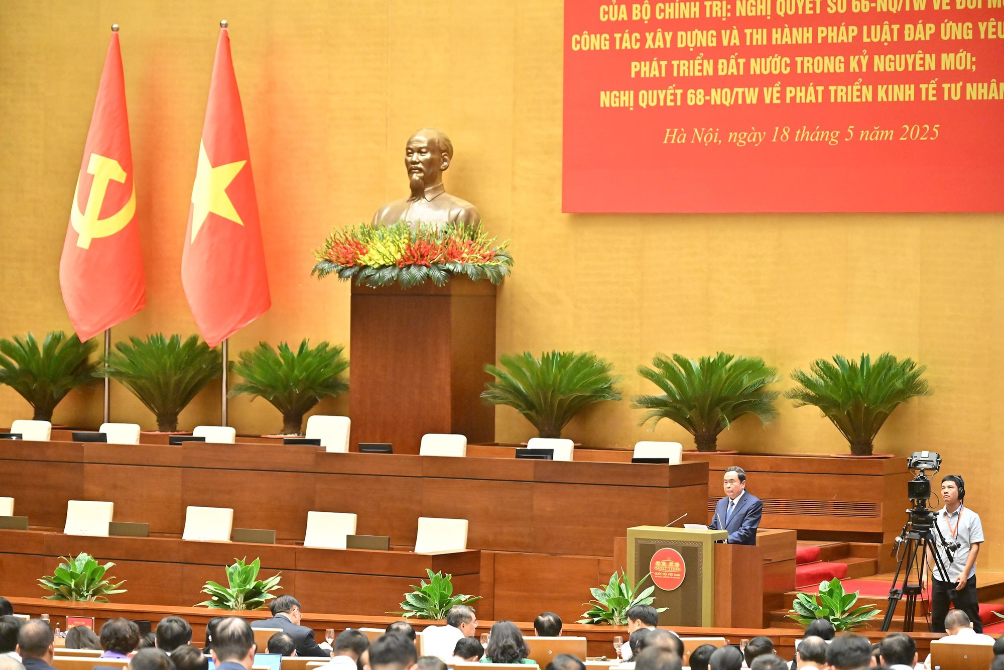 TỔNG THUẬT: HỘI NGHỊ TOÀN QUỐC TRIỂN KHAI NGHỊ QUYẾT 66-NQ/TW VÀ NGHỊ QUYẾT 68-NQ/TW CỦA BỘ CHÍNH TRỊ- Ảnh 19. TỔNG THUẬT: HỘI NGHỊ TOÀN QUỐC TRIỂN KHAI NGHỊ QUYẾT 66-NQ/TW VÀ NGHỊ QUYẾT 68-NQ/TW CỦA BỘ CHÍNH TRỊ- Ảnh 19.