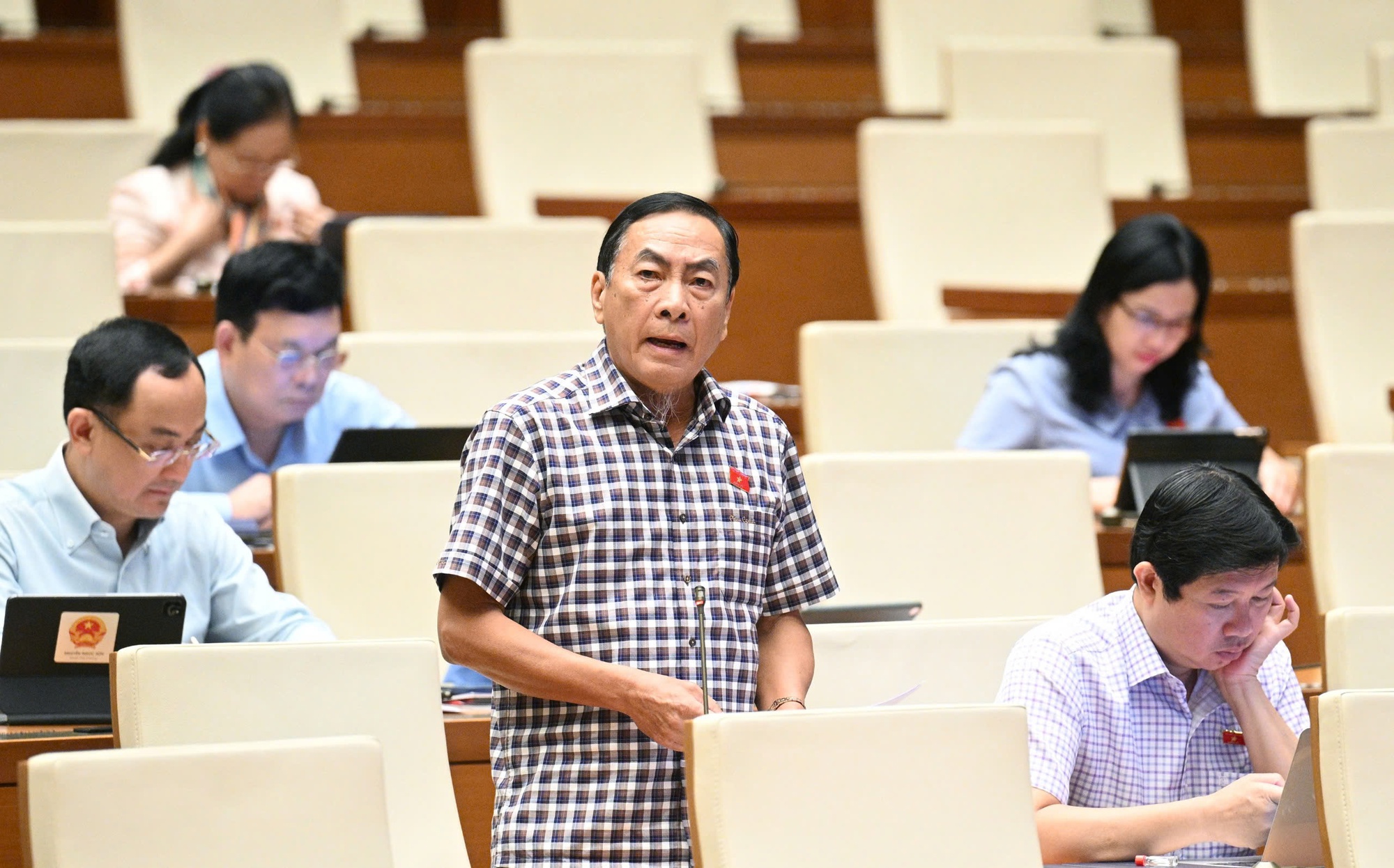 Sửa Luật Bầu cử: Đề xuất UBND cấp xã quyết định khu vực bỏ phiếu- Ảnh 3. Sửa Luật Bầu cử: Đề xuất UBND cấp xã quyết định khu vực bỏ phiếu- Ảnh 3.