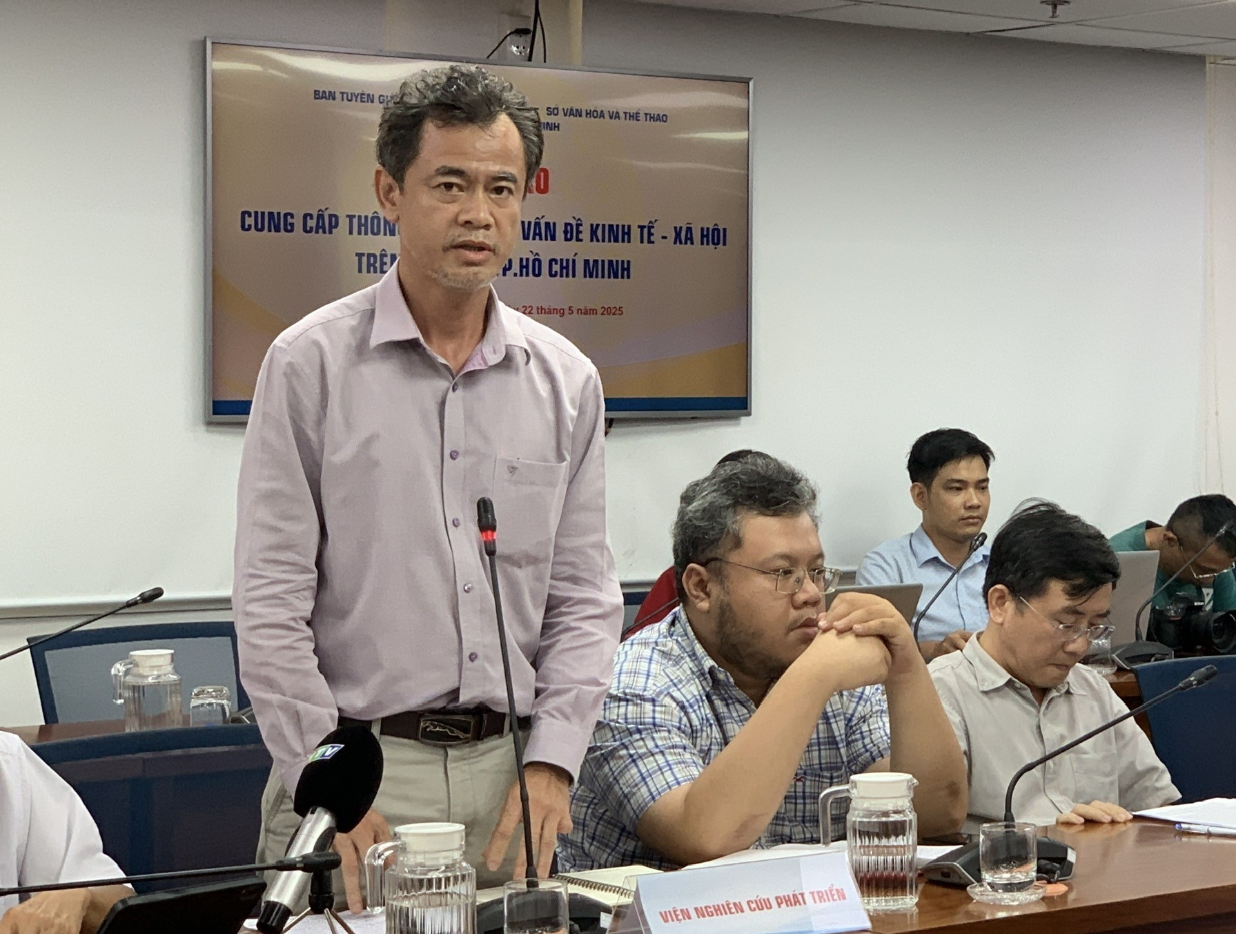 Đề xuất miễn lệ phí trước bạ, thuế VAT, ưu đãi tín dụng để chuyển 400.000 xe công nghệ chạy xăng sang xe điện - Ảnh 1.