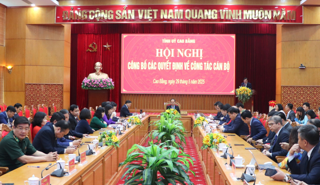 Chủ tịch HĐND, Chủ tịch UBND tỉnh, Trưởng Ban Nội chính, Phó Chủ nhiệm Thường trực UBKT Tỉnh ủy nghỉ hưu trước tuổi- Ảnh 1. Chủ tịch HĐND, Chủ tịch UBND tỉnh, Trưởng Ban Nội chính, Phó Chủ nhiệm Thường trực UBKT Tỉnh ủy nghỉ hưu trước tuổi- Ảnh 1.