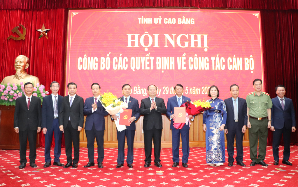 Chủ tịch HĐND, Chủ tịch UBND tỉnh, Trưởng Ban Nội chính, Phó Chủ nhiệm Thường trực UBKT Tỉnh ủy nghỉ hưu trước tuổi- Ảnh 3. Chủ tịch HĐND, Chủ tịch UBND tỉnh, Trưởng Ban Nội chính, Phó Chủ nhiệm Thường trực UBKT Tỉnh ủy nghỉ hưu trước tuổi- Ảnh 3.