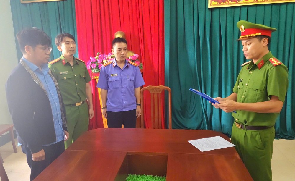 Khởi tố Bí thư, Chủ tịch phường, cán bộ quản lý đô thị, văn phòng, kế toán UBND phường...- Ảnh 2.