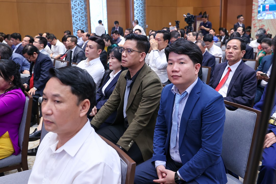 TỔNG THUẬT: THỦ TƯỚNG TỌA ĐÀM VỚI DOANH NGHIỆP VỀ PHÁT TRIỂN KINH TẾ TƯ NHÂN- Ảnh 15. TỔNG THUẬT: THỦ TƯỚNG TỌA ĐÀM VỚI DOANH NGHIỆP VỀ PHÁT TRIỂN KINH TẾ TƯ NHÂN- Ảnh 15.