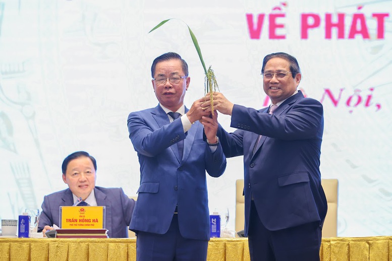 TỔNG THUẬT: THỦ TƯỚNG TỌA ĐÀM VỚI DOANH NGHIỆP VỀ PHÁT TRIỂN KINH TẾ TƯ NHÂN- Ảnh 21. TỔNG THUẬT: THỦ TƯỚNG TỌA ĐÀM VỚI DOANH NGHIỆP VỀ PHÁT TRIỂN KINH TẾ TƯ NHÂN- Ảnh 21.