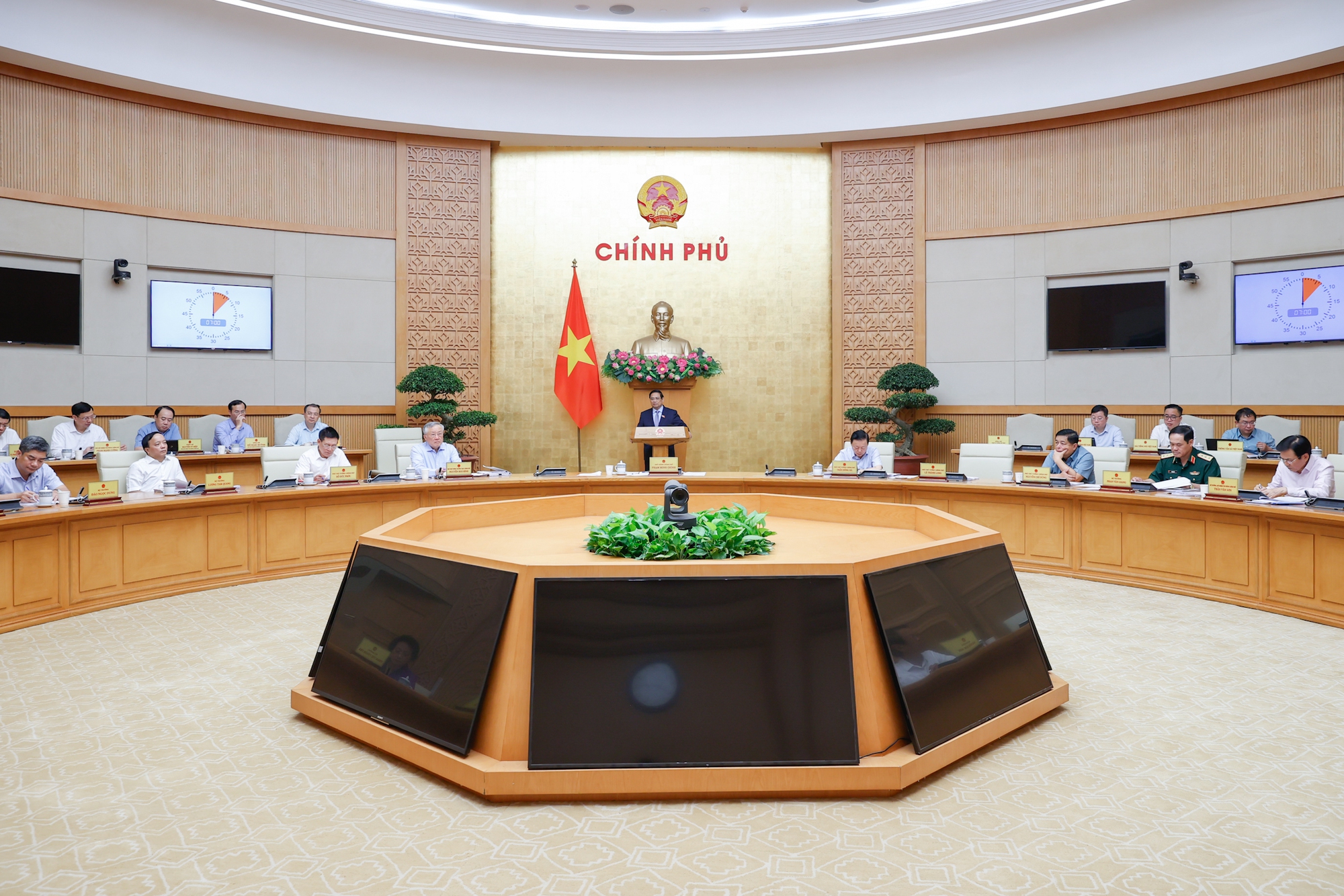 Thủ tướng: Tập trung sắp xếp bộ máy; thúc đẩy tăng trưởng; thực hiện bằng được các mục tiêu lớn- Ảnh 1.