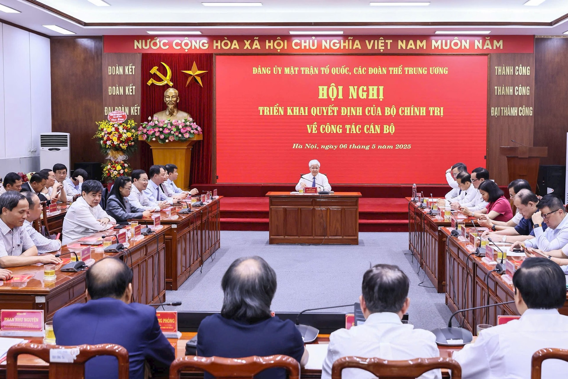 Bộ Chính trị điều động, chỉ định ông Nguyễn Thái Học giữ chức vụ mới- Ảnh 1. Bộ Chính trị điều động, chỉ định ông Nguyễn Thái Học giữ chức vụ mới- Ảnh 1.