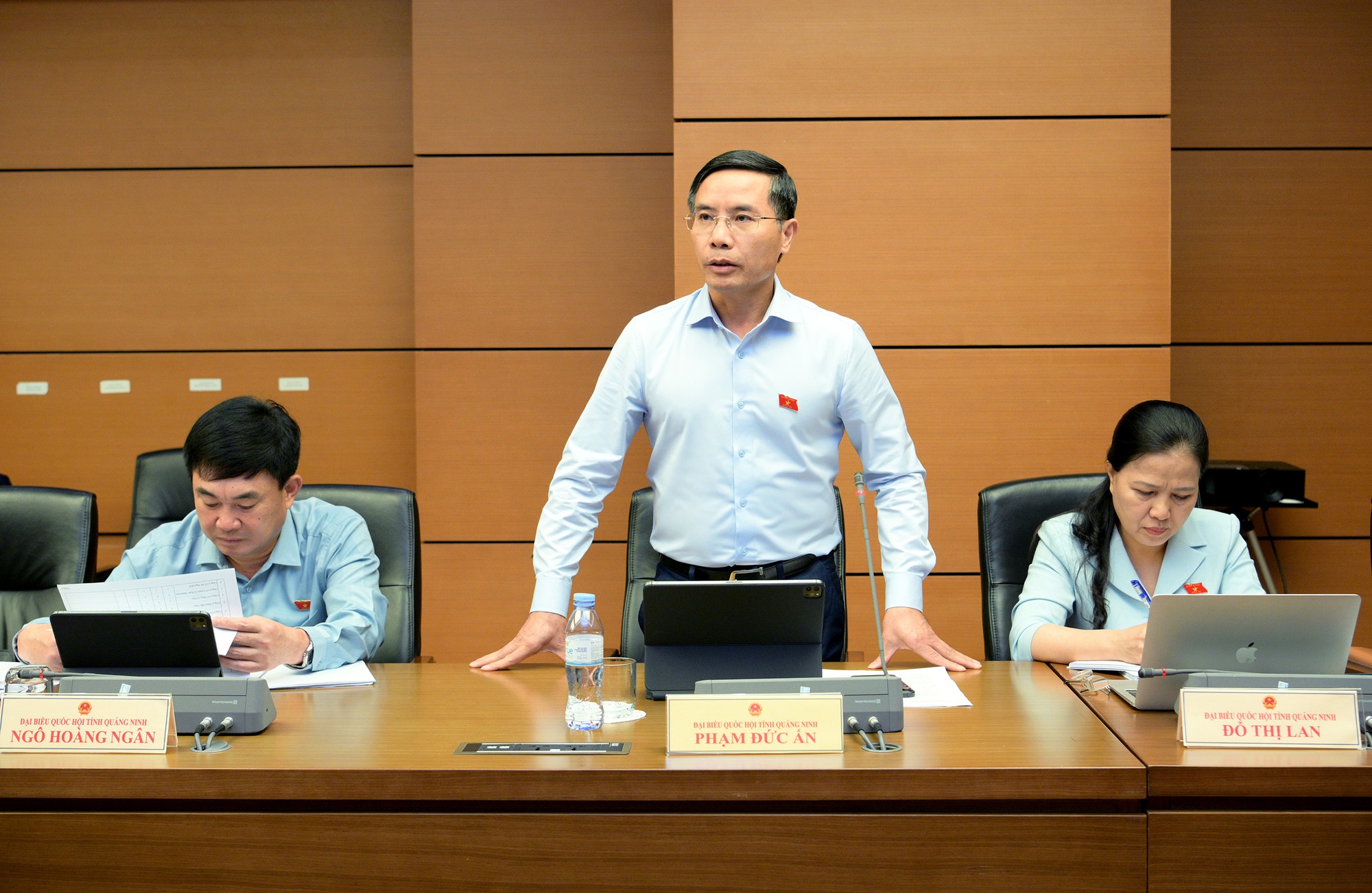 Cán bộ, công chức làm nhiều, hiệu quả cao phải được hưởng nhiều; xóa bỏ biên chế suốt đời phải đổi mới cách đánh giá- Ảnh 7. Cán bộ, công chức làm nhiều, hiệu quả cao phải được hưởng nhiều; xóa bỏ biên chế suốt đời phải đổi mới cách đánh giá- Ảnh 7.