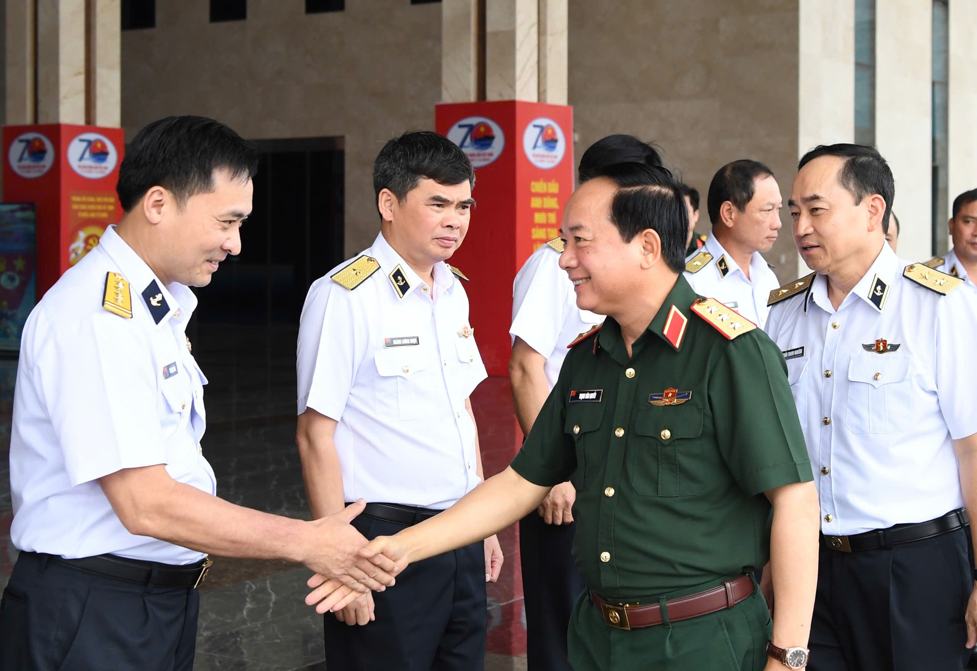 Thủ tướng Chính phủ, Quân ủy Trung ương bổ nhiệm, chỉ định nhân sự mới- Ảnh 1. Thủ tướng Chính phủ, Quân ủy Trung ương bổ nhiệm, chỉ định nhân sự mới- Ảnh 1.