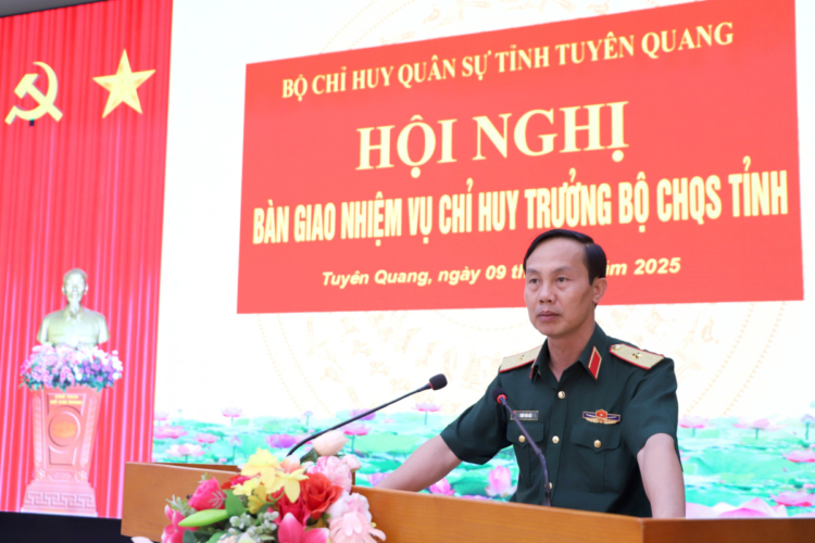 Bổ nhiệm Phó Tư lệnh Quân khu; bàn giao nhiệm vụ Chỉ huy trưởng Bộ Chỉ huy Quân sự tỉnh- Ảnh 1. Bổ nhiệm Phó Tư lệnh Quân khu; bàn giao nhiệm vụ Chỉ huy trưởng Bộ Chỉ huy Quân sự tỉnh- Ảnh 1.