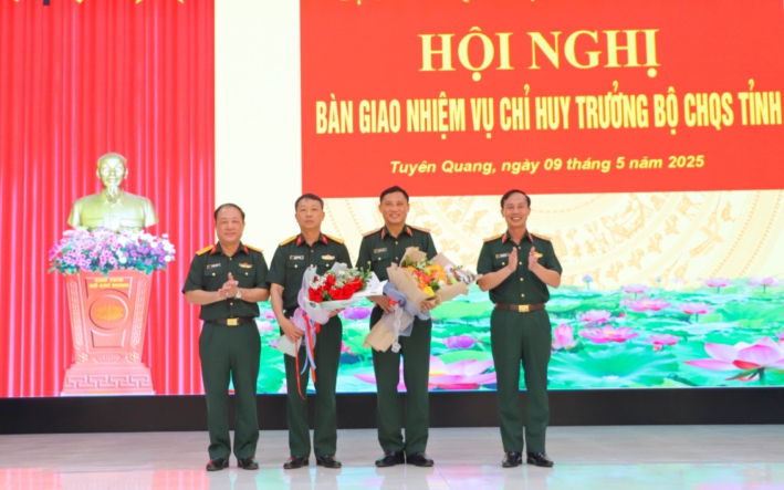 Bổ nhiệm Phó Tư lệnh Quân khu; bàn giao nhiệm vụ Chỉ huy trưởng Bộ Chỉ huy Quân sự tỉnh