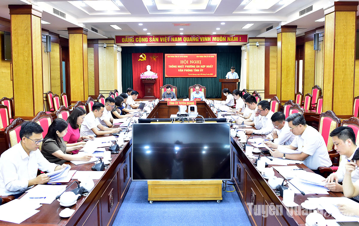 Thống nhất phương án hợp nhất 2 Văn phòng Tỉnh ủy- Ảnh 1. Thống nhất phương án hợp nhất 2 Văn phòng Tỉnh ủy- Ảnh 1.