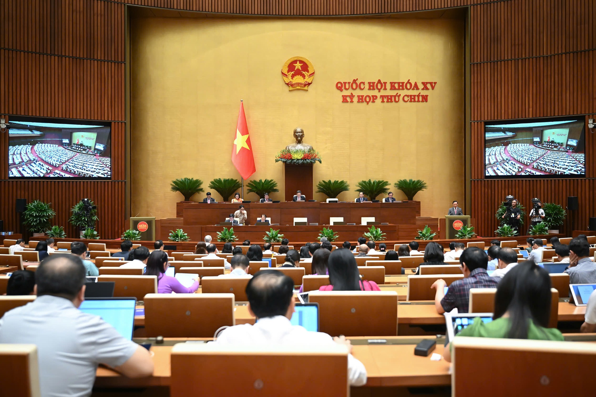 Quốc hội thông qua Nghị quyết sửa đổi, bổ sung một số điều của Hiến pháp năm 2013- Ảnh 1. Quốc hội thông qua Nghị quyết sửa đổi, bổ sung một số điều của Hiến pháp năm 2013- Ảnh 1.
