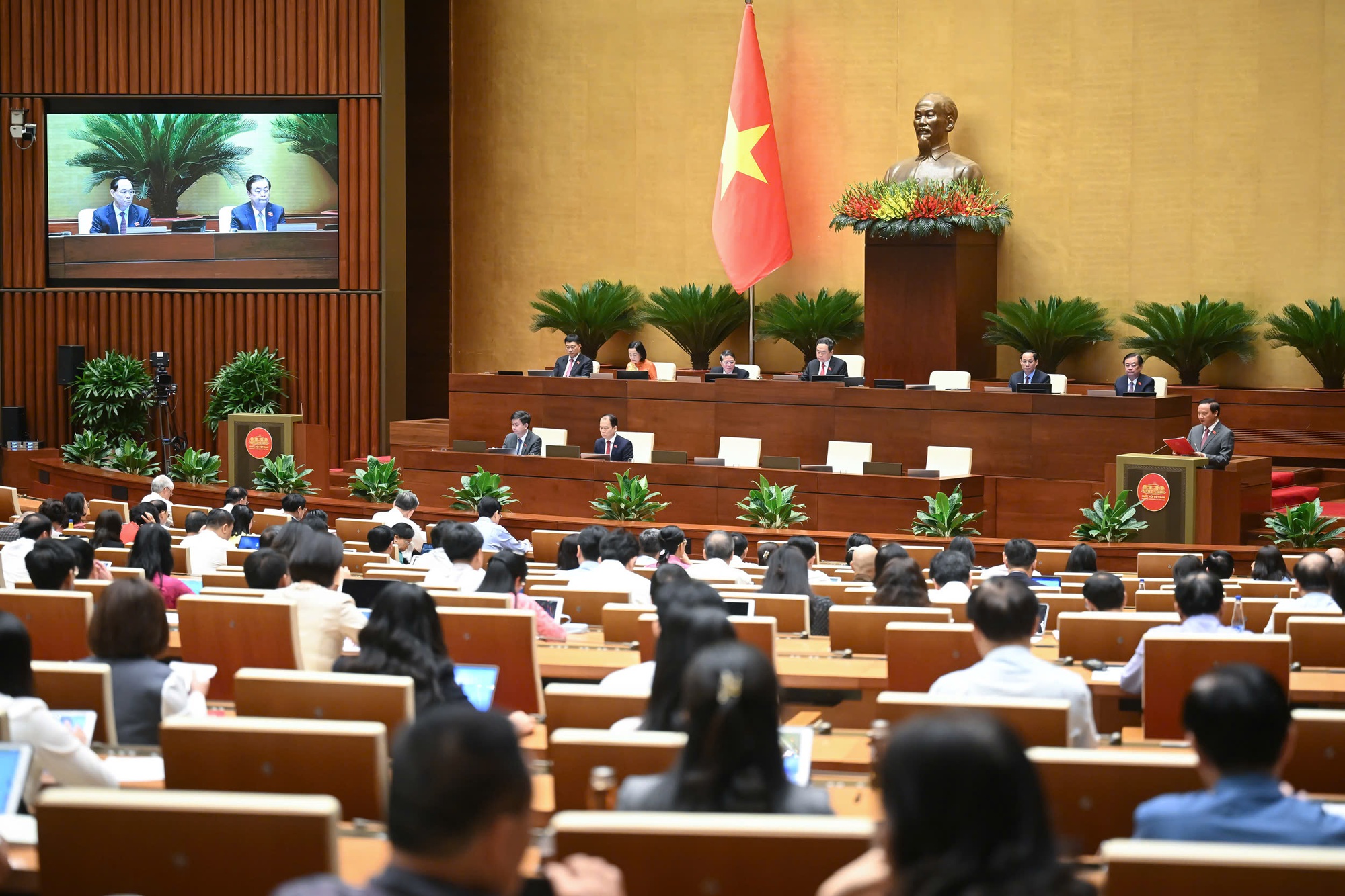 Quốc hội thông qua Nghị quyết sửa đổi, bổ sung một số điều của Hiến pháp năm 2013- Ảnh 3. Quốc hội thông qua Nghị quyết sửa đổi, bổ sung một số điều của Hiến pháp năm 2013- Ảnh 3.