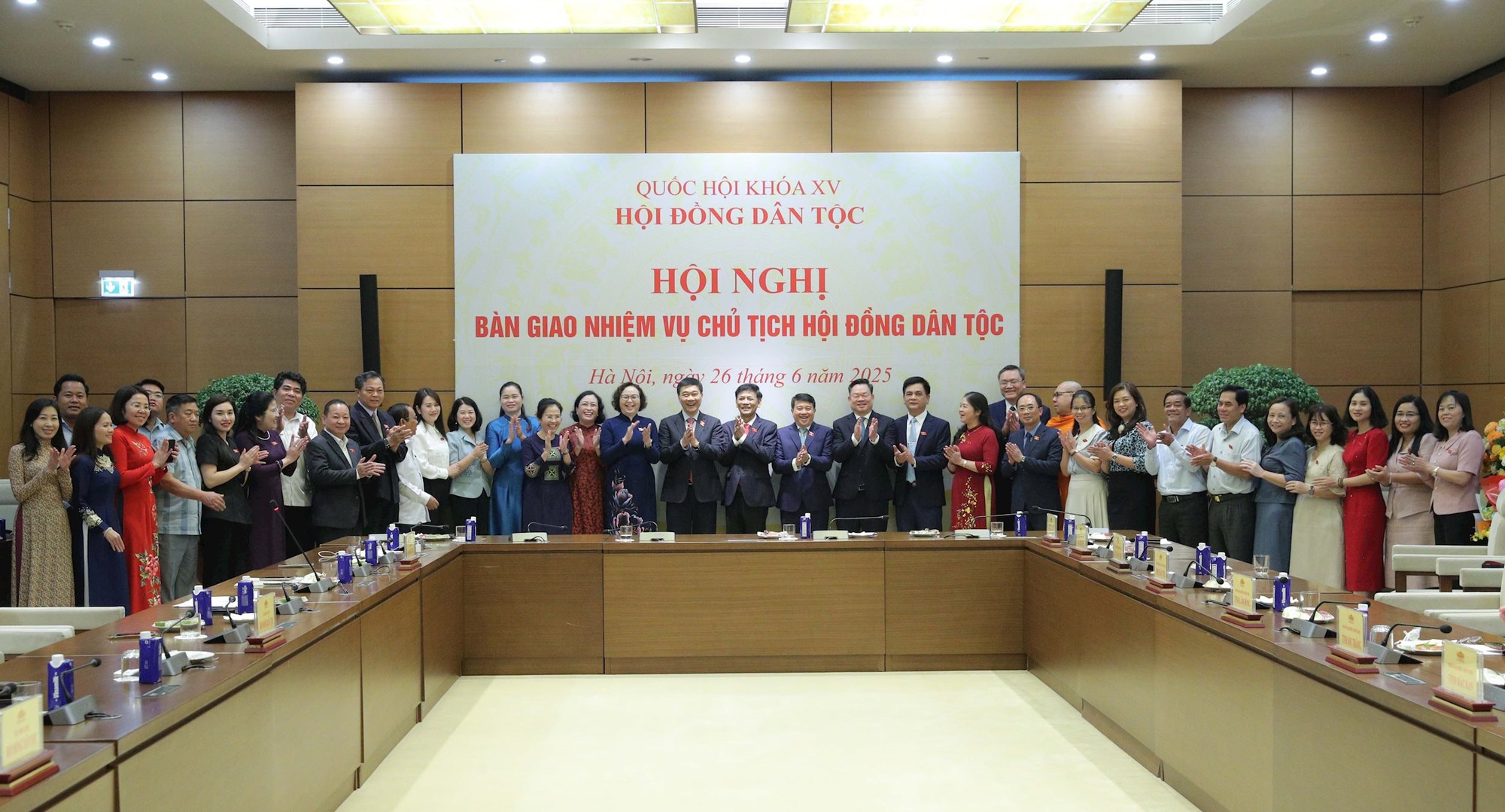 Hai Ủy viên Trung ương được bầu giữ chức vụ mới- Ảnh 4. Hai Ủy viên Trung ương được bầu giữ chức vụ mới- Ảnh 4.