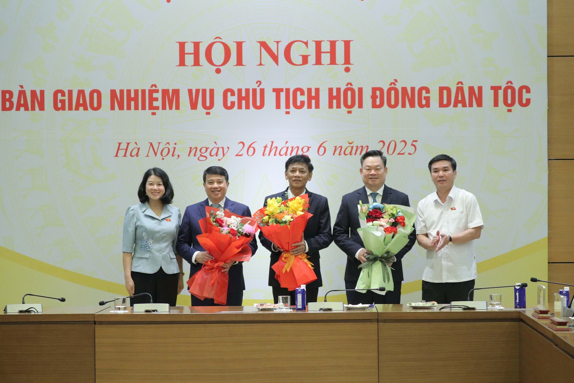 Hai Ủy viên Trung ương được bầu giữ chức vụ mới- Ảnh 8. Hai Ủy viên Trung ương được bầu giữ chức vụ mới- Ảnh 8.