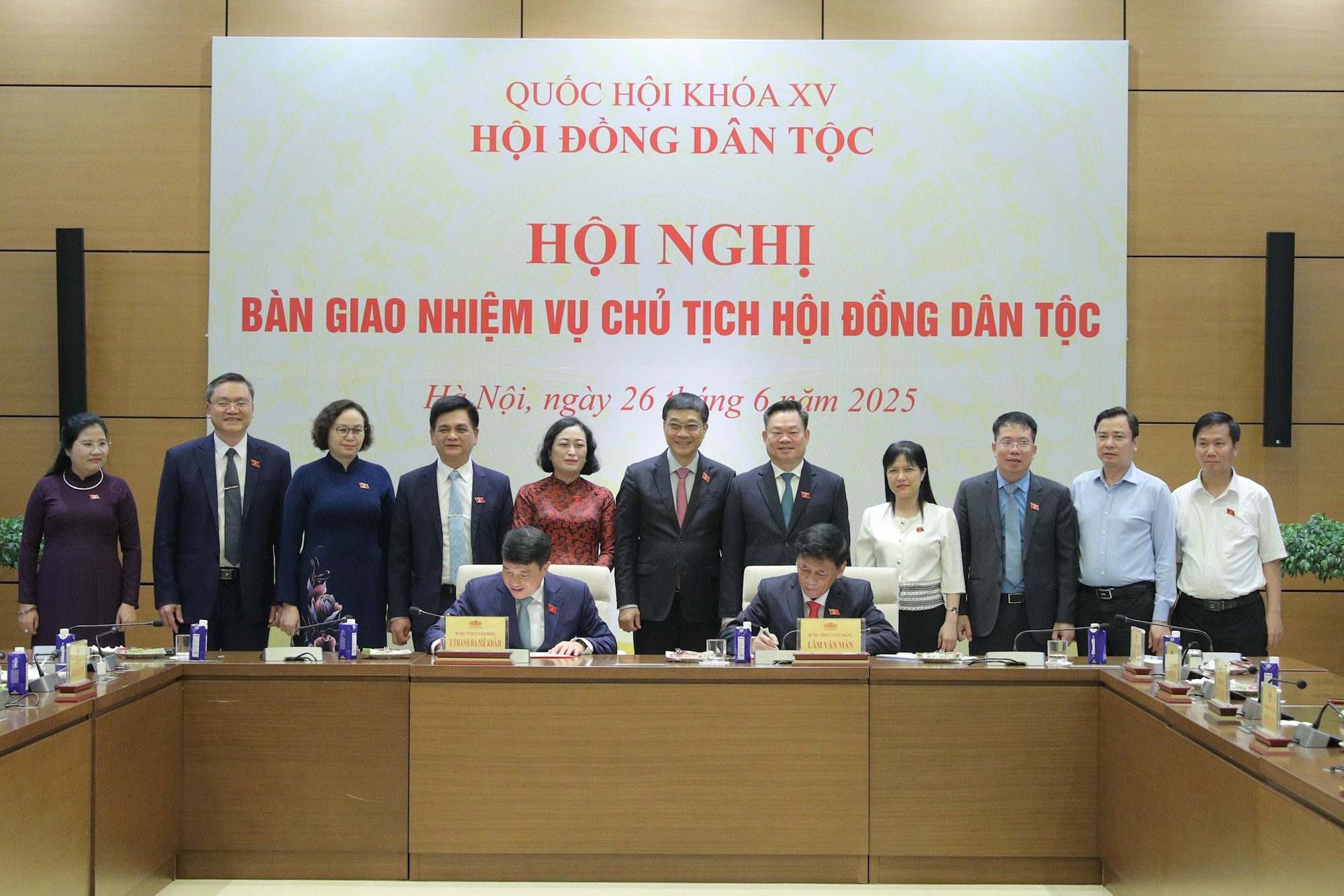 Hai Ủy viên Trung ương được bầu giữ chức vụ mới- Ảnh 12. Hai Ủy viên Trung ương được bầu giữ chức vụ mới- Ảnh 12.