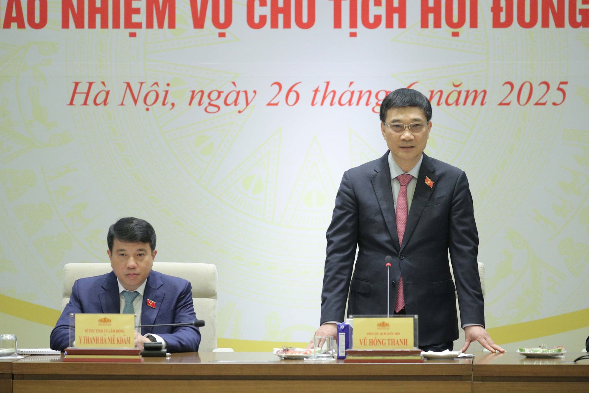 Hai Ủy viên Trung ương được bầu giữ chức vụ mới- Ảnh 1. Hai Ủy viên Trung ương được bầu giữ chức vụ mới- Ảnh 1.
