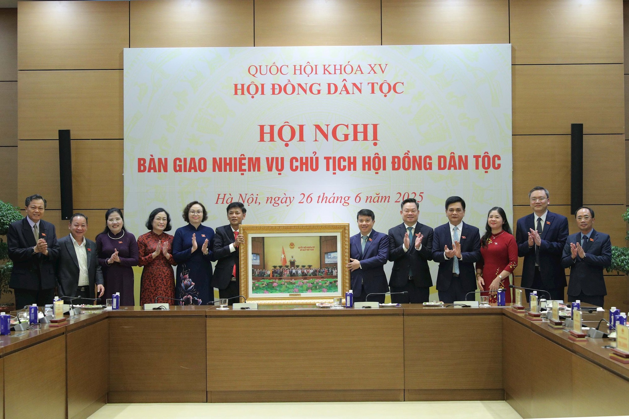 Hai Ủy viên Trung ương được bầu giữ chức vụ mới- Ảnh 7. Hai Ủy viên Trung ương được bầu giữ chức vụ mới- Ảnh 7.