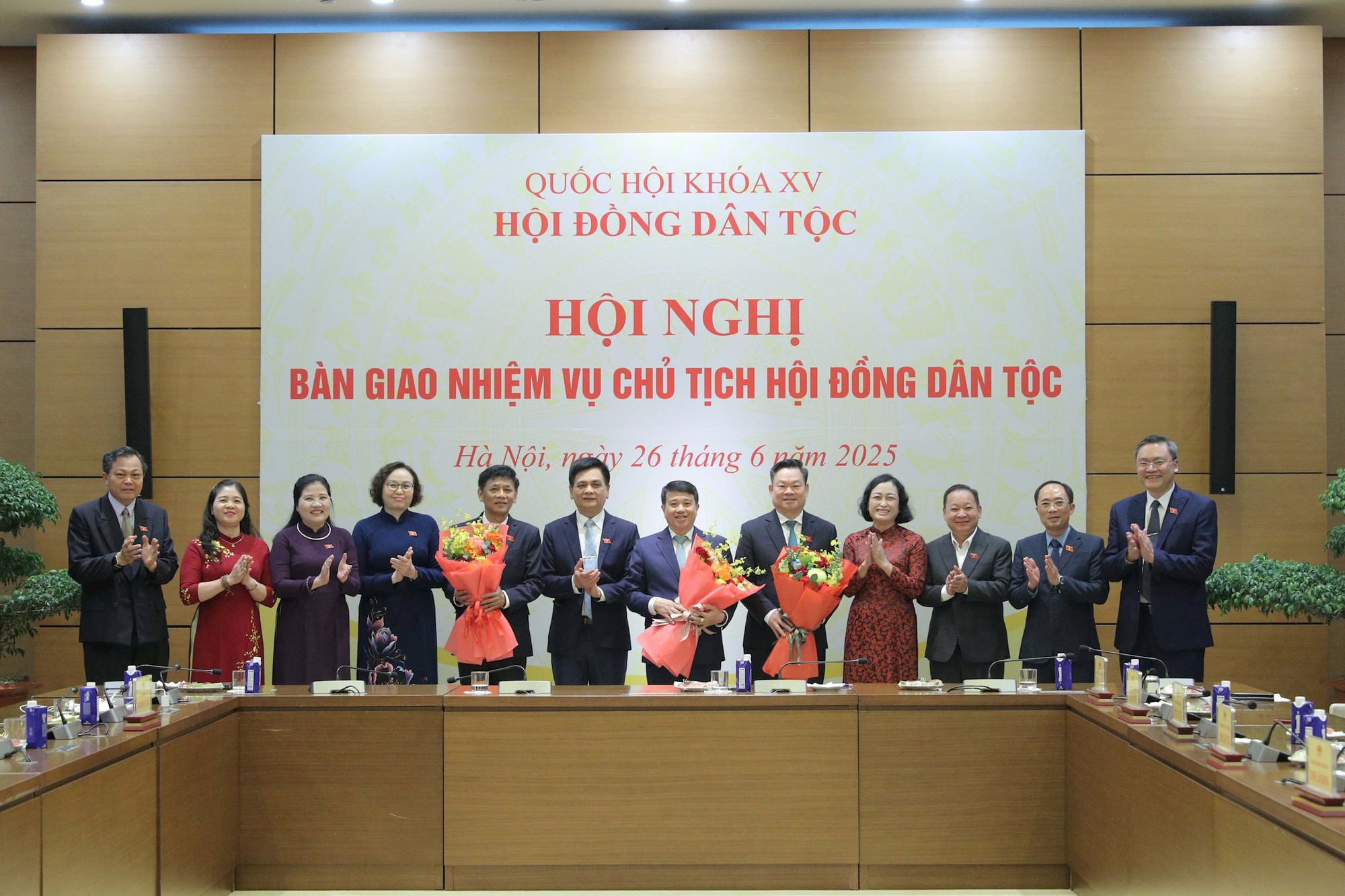 Hai Ủy viên Trung ương được bầu giữ chức vụ mới- Ảnh 6. Hai Ủy viên Trung ương được bầu giữ chức vụ mới- Ảnh 6.