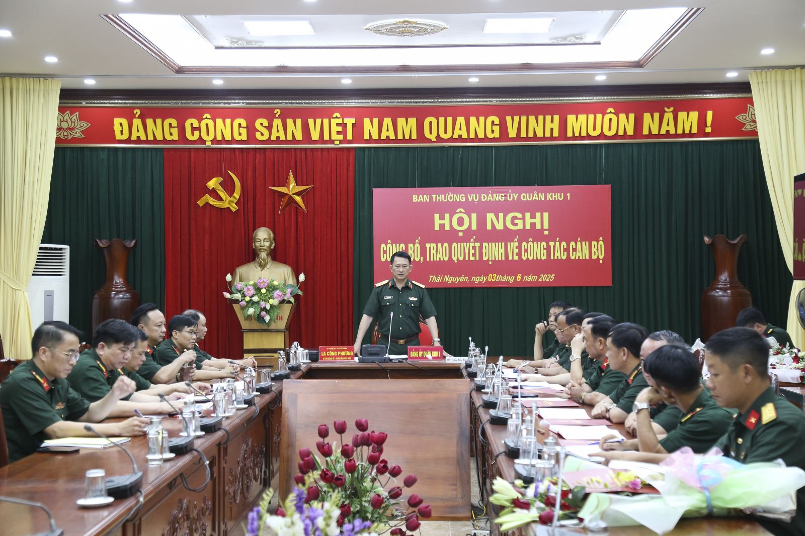 Thủ tướng Chính phủ, Bộ trưởng Quốc phòng điều động, bổ nhiệm 14 sĩ quan giữ chức vụ mới- Ảnh 5. Thủ tướng Chính phủ, Bộ trưởng Quốc phòng điều động, bổ nhiệm 14 sĩ quan giữ chức vụ mới- Ảnh 5.