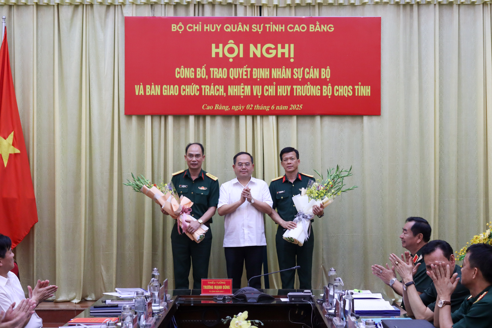 Thủ tướng Chính phủ, Bộ trưởng Quốc phòng điều động, bổ nhiệm 14 sĩ quan giữ chức vụ mới- Ảnh 4. Thủ tướng Chính phủ, Bộ trưởng Quốc phòng điều động, bổ nhiệm 14 sĩ quan giữ chức vụ mới- Ảnh 4.
