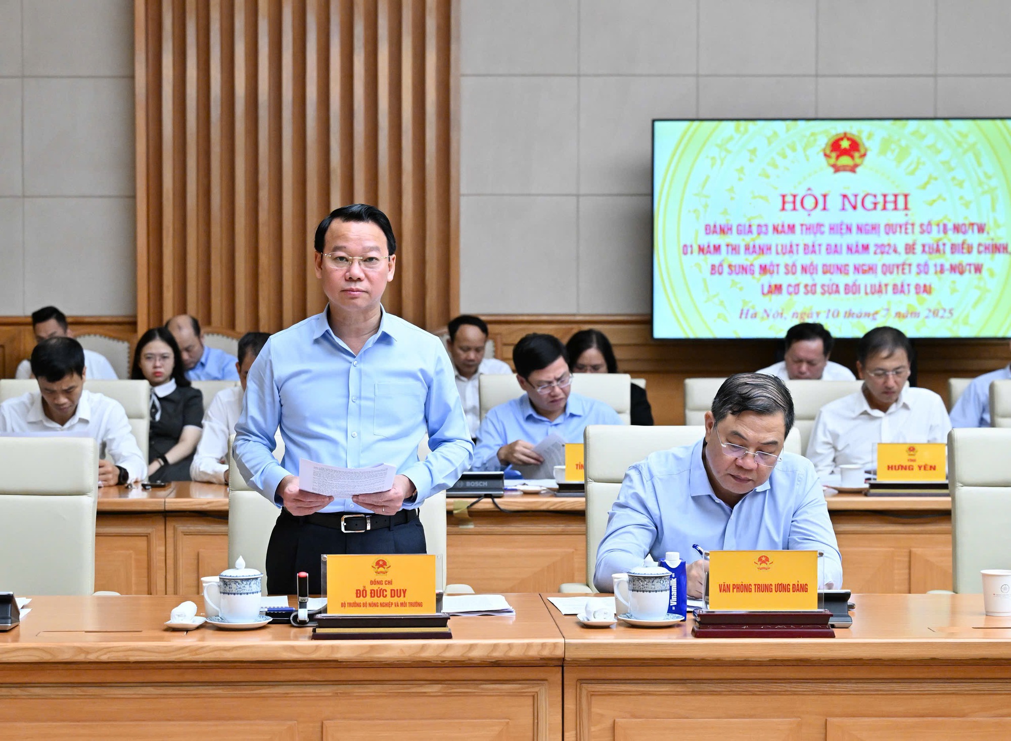 THỦ TƯỚNG: NGHIÊN CỨU ĐỀ XUẤT ĐIỀU CHỈNH, BỔ SUNG CHÍNH SÁCH, PHÁP LUẬT VỀ ĐẤT ĐAI- Ảnh 8. THỦ TƯỚNG: NGHIÊN CỨU ĐỀ XUẤT ĐIỀU CHỈNH, BỔ SUNG CHÍNH SÁCH, PHÁP LUẬT VỀ ĐẤT ĐAI- Ảnh 8.