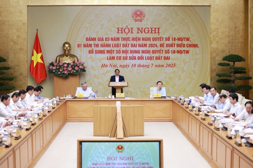 THỦ TƯỚNG: NGHIÊN CỨU ĐỀ XUẤT ĐIỀU CHỈNH, BỔ SUNG CHÍNH SÁCH, PHÁP LUẬT VỀ ĐẤT ĐAI- Ảnh 4. THỦ TƯỚNG: NGHIÊN CỨU ĐỀ XUẤT ĐIỀU CHỈNH, BỔ SUNG CHÍNH SÁCH, PHÁP LUẬT VỀ ĐẤT ĐAI- Ảnh 4.
