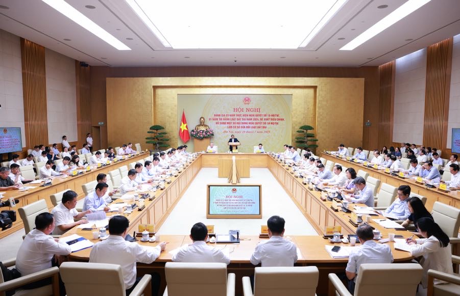 THỦ TƯỚNG: NGHIÊN CỨU ĐỀ XUẤT ĐIỀU CHỈNH, BỔ SUNG CHÍNH SÁCH, PHÁP LUẬT VỀ ĐẤT ĐAI- Ảnh 6. THỦ TƯỚNG: NGHIÊN CỨU ĐỀ XUẤT ĐIỀU CHỈNH, BỔ SUNG CHÍNH SÁCH, PHÁP LUẬT VỀ ĐẤT ĐAI- Ảnh 6.