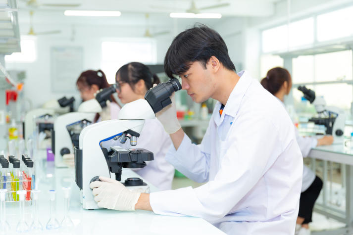 Điểm sàn tuyển sinh năm 2025 của Trường Đại học Công nghệ TP.HCM (HUTECH)- Ảnh 2.