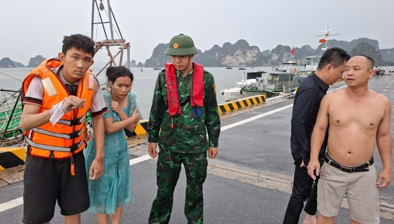 CẬP NHẬT: KHẨN CẤP CỨU NẠN, CỨU HỘ vụ ĐẮM TÀU DU LỊCH TRÊN VỊNH HẠ LONG- Ảnh 60. CẬP NHẬT: KHẨN CẤP CỨU NẠN, CỨU HỘ vụ ĐẮM TÀU DU LỊCH TRÊN VỊNH HẠ LONG- Ảnh 60.