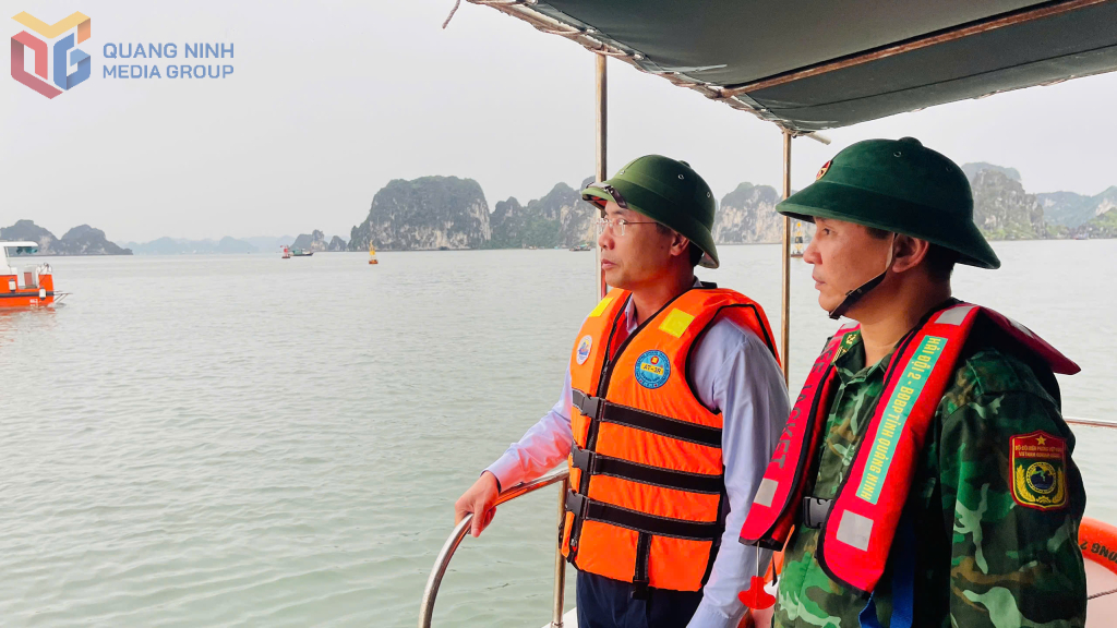 CẬP NHẬT: KHẨN CẤP CỨU NẠN, CỨU HỘ vụ ĐẮM TÀU DU LỊCH TRÊN VỊNH HẠ LONG- Ảnh 35. CẬP NHẬT: KHẨN CẤP CỨU NẠN, CỨU HỘ vụ ĐẮM TÀU DU LỊCH TRÊN VỊNH HẠ LONG- Ảnh 35.