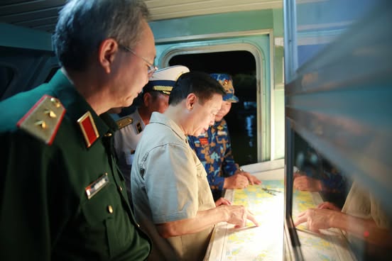 CẬP NHẬT: KHẨN CẤP CỨU NẠN, CỨU HỘ vụ ĐẮM TÀU DU LỊCH TRÊN VỊNH HẠ LONG- Ảnh 18. CẬP NHẬT: KHẨN CẤP CỨU NẠN, CỨU HỘ vụ ĐẮM TÀU DU LỊCH TRÊN VỊNH HẠ LONG- Ảnh 18.