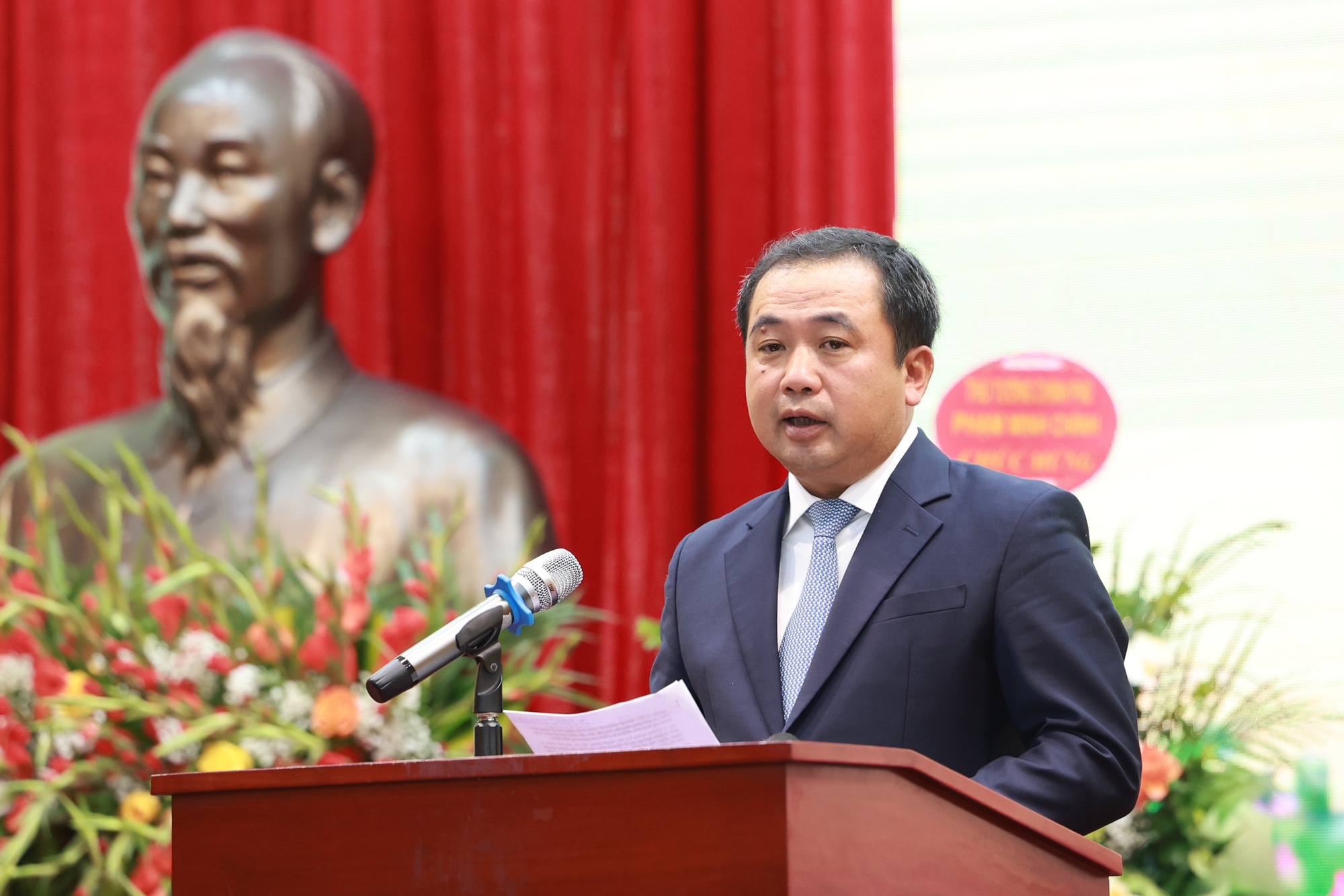 Thủ tướng trao quyết định giao quyền Bộ trưởng Bộ NN&MT đối với đồng chí Trần Đức Thắng- Ảnh 4.