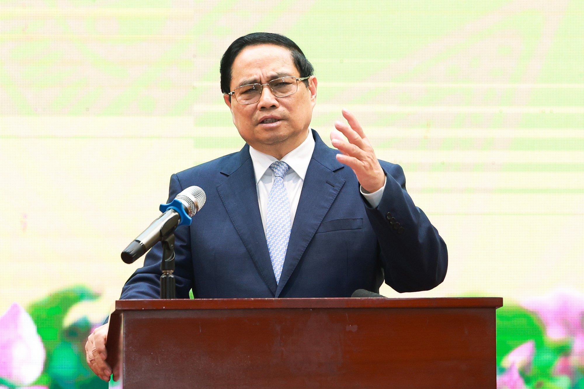 Thủ tướng trao quyết định giao quyền Bộ trưởng Bộ NN&MT đối với đồng chí Trần Đức Thắng- Ảnh 3.