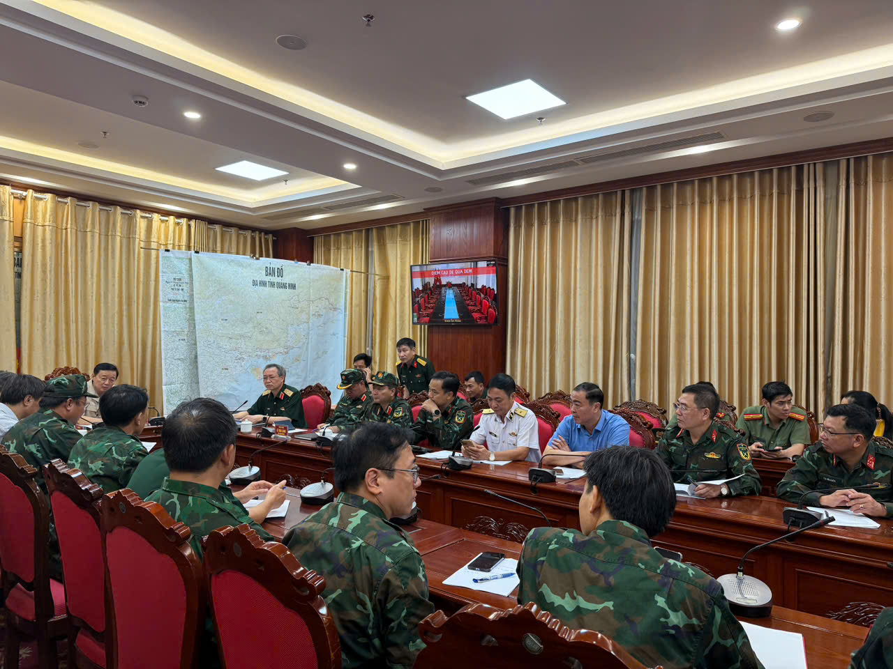 CẬP NHẬT: KHẨN CẤP CỨU NẠN, CỨU HỘ vụ ĐẮM TÀU DU LỊCH TRÊN VỊNH HẠ LONG- Ảnh 33. CẬP NHẬT: KHẨN CẤP CỨU NẠN, CỨU HỘ vụ ĐẮM TÀU DU LỊCH TRÊN VỊNH HẠ LONG- Ảnh 33.