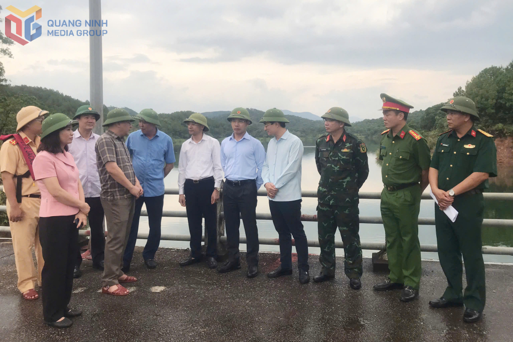 Quyết liệt ứng phó PHÓ BÃO SỐ 3 (bão WIPHA) và mưa lớn sau bão- Ảnh 4. Quyết liệt ứng phó PHÓ BÃO SỐ 3 (bão WIPHA) và mưa lớn sau bão- Ảnh 4.