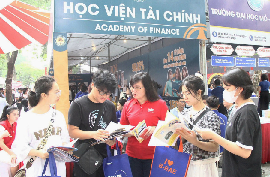 Chuyên gia dự đoán điểm chuẩn các ngành liên quan đến tài chính, kế toán, ngân hàng- Ảnh 4. Chuyên gia dự đoán điểm chuẩn các ngành liên quan đến tài chính, kế toán, ngân hàng- Ảnh 4.
