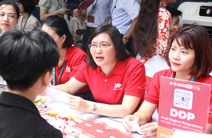 Chuyên gia dự đoán điểm chuẩn các ngành liên quan đến tài chính, kế toán, ngân hàng- Ảnh 1. Chuyên gia dự đoán điểm chuẩn các ngành liên quan đến tài chính, kế toán, ngân hàng- Ảnh 1.