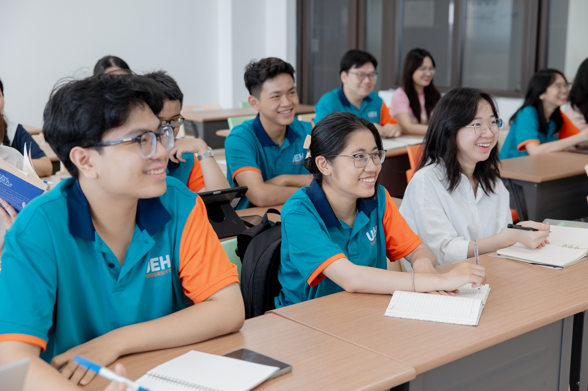 Điểm sàn tuyển sinh năm 2025 của Đại học Kinh tế TP HCM (UEH)- Ảnh 1.