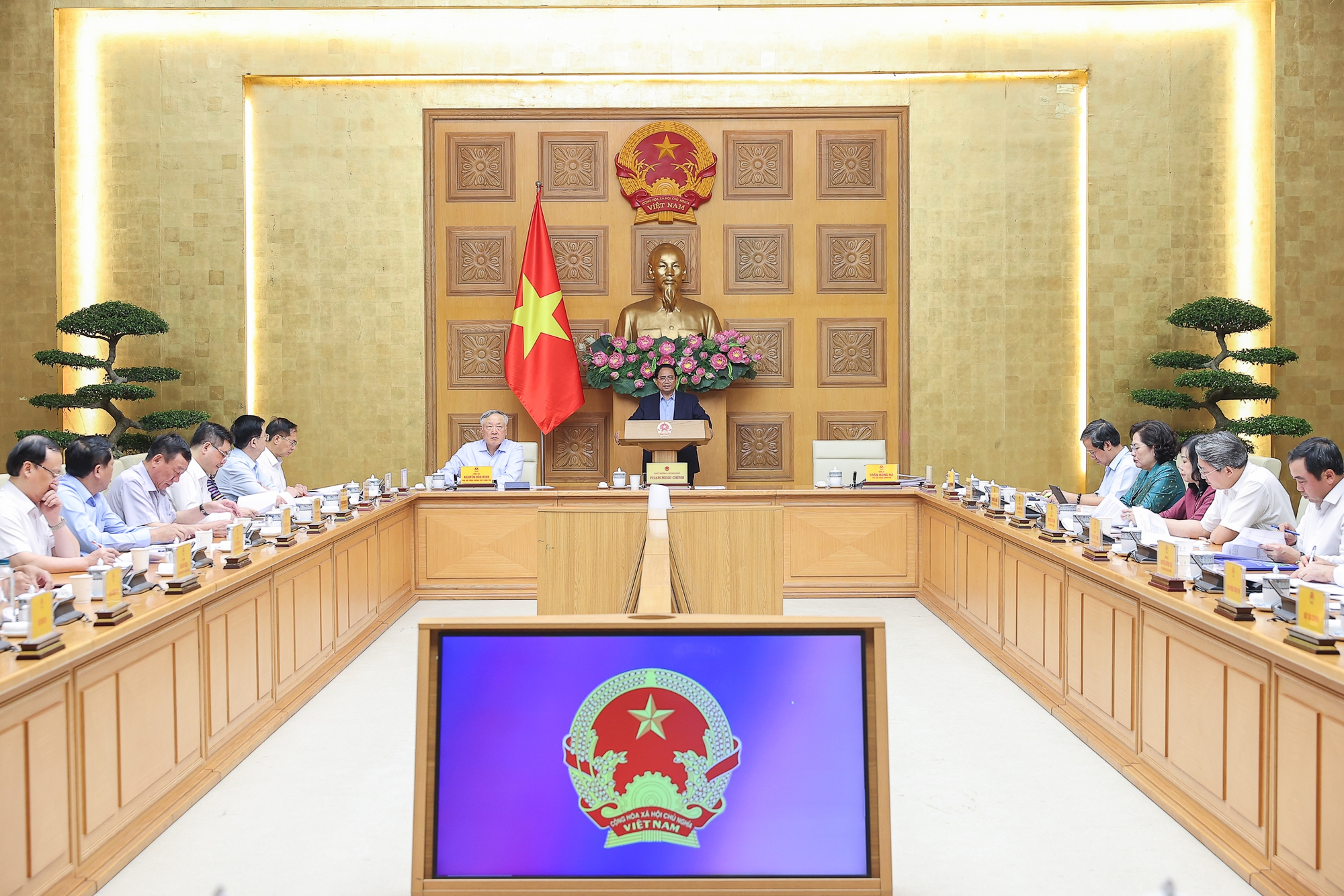 Đánh giá việc sắp xếp tổ chức bộ máy và vận hành chính quyền địa phương 2 cấp- Ảnh 2.