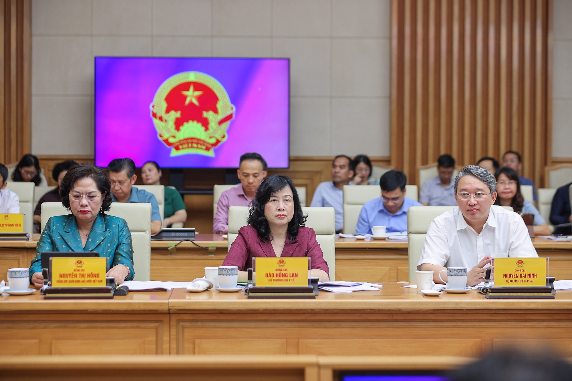 Đánh giá việc sắp xếp tổ chức bộ máy và vận hành chính quyền địa phương 2 cấp- Ảnh 12.