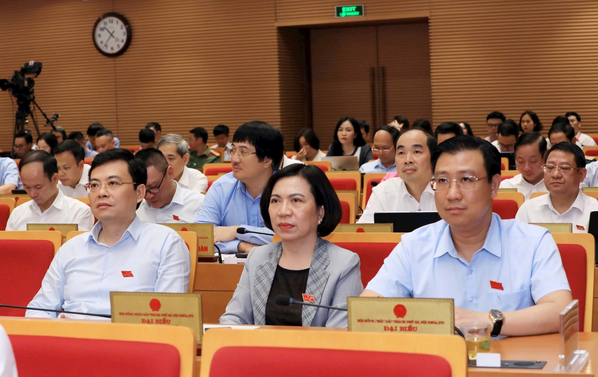 Thông qua 3 nghị quyết về miễn tiền thuê đất sản xuất, kinh doanh; hỗ trợ doanh nghiệp vừa và nhỏ; thu hút nhà đầu tư chiến lược- Ảnh 1. Thông qua 3 nghị quyết về miễn tiền thuê đất sản xuất, kinh doanh; hỗ trợ doanh nghiệp vừa và nhỏ; thu hút nhà đầu tư chiến lược- Ảnh 1.