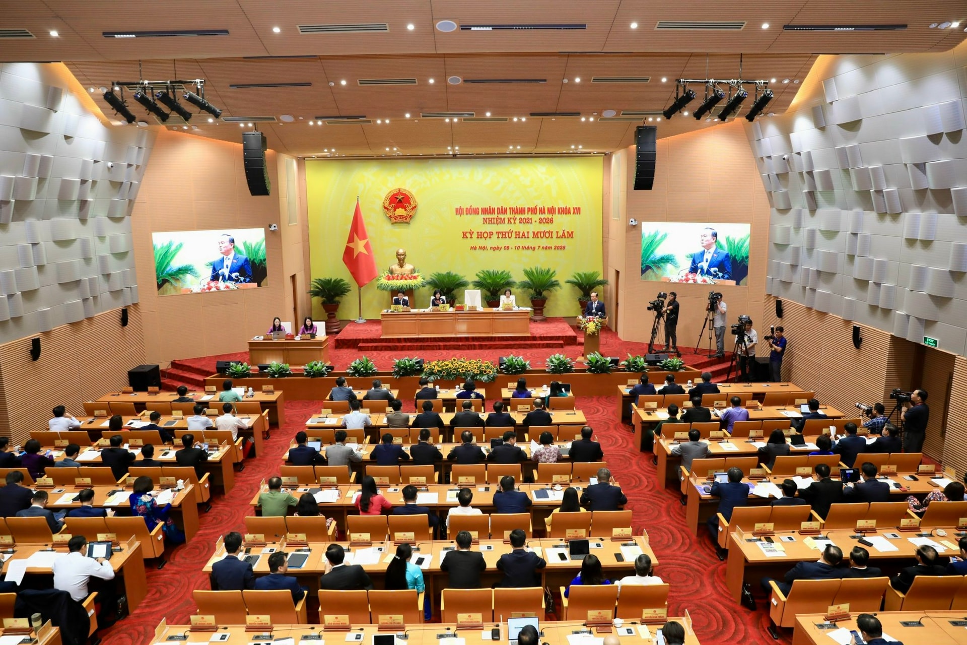 Thông qua 3 nghị quyết về miễn tiền thuê đất sản xuất, kinh doanh; hỗ trợ doanh nghiệp vừa và nhỏ; thu hút nhà đầu tư chiến lược- Ảnh 3. Thông qua 3 nghị quyết về miễn tiền thuê đất sản xuất, kinh doanh; hỗ trợ doanh nghiệp vừa và nhỏ; thu hút nhà đầu tư chiến lược- Ảnh 3.