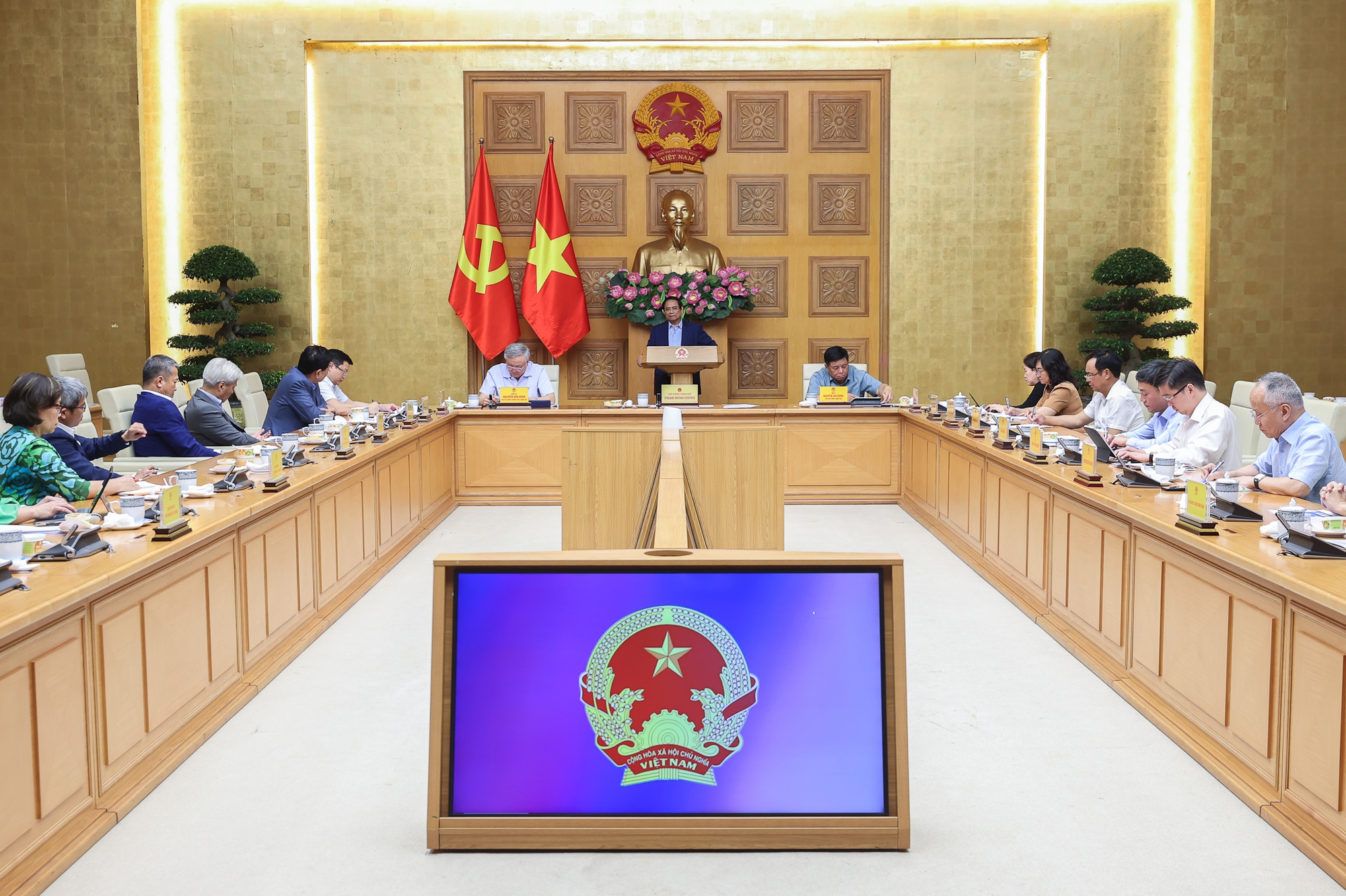 Thủ tướng làm việc với Ban Nghiên cứu phát triển kinh tế tư nhân- Ảnh 1.