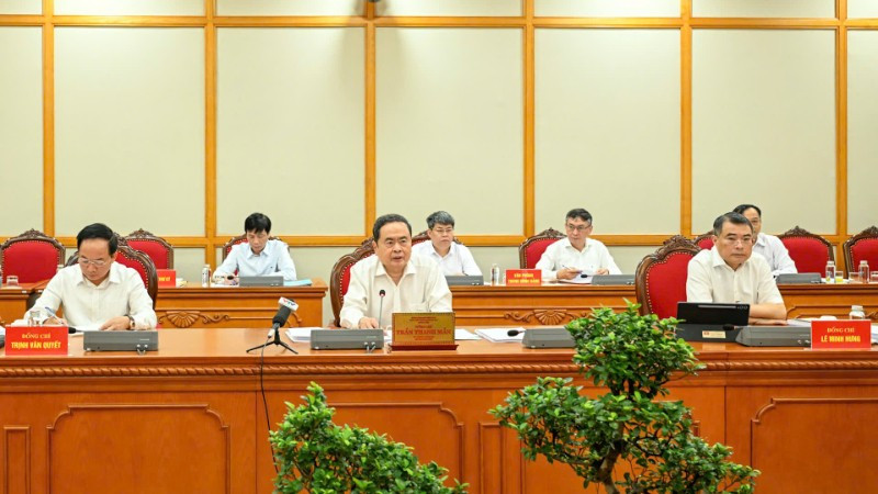 Bộ Chính trị làm việc với 4 tỉnh, thành: Cho ý kiến vào phương án nhân sự cấp ủy trước khi Đại hội khóa mới- Ảnh 1.