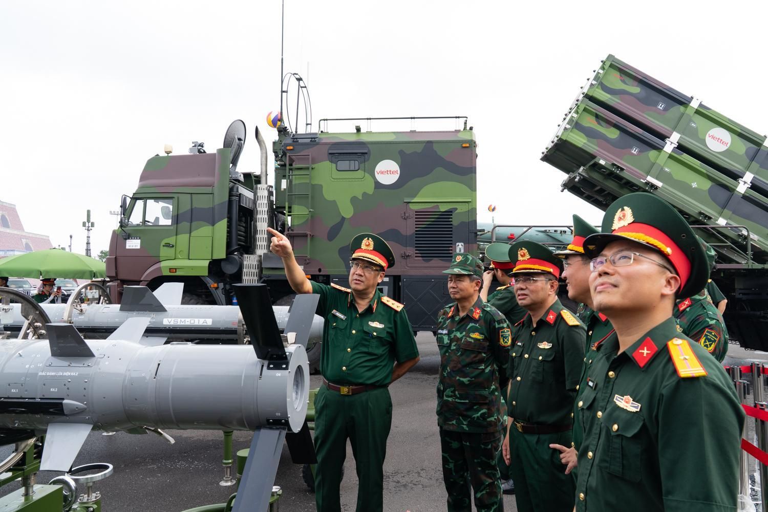 'Trình làng' Pháo tự hành hạng nặng, UAV đa năng tầm xa... Make in Vietnam- Ảnh 2.