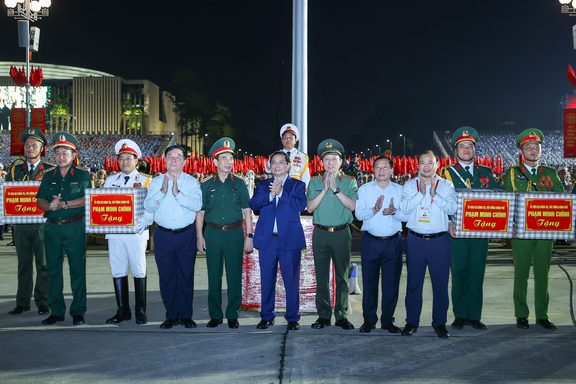 SƠ DUYỆT LỄ DIỄU BINH, DIỄU HÀNH A80: Thể hiện khí thế hào hùng, sức mạnh của lực lượng vũ trang nhân dân- Ảnh 2. SƠ DUYỆT LỄ DIỄU BINH, DIỄU HÀNH A80: Thể hiện khí thế hào hùng, sức mạnh của lực lượng vũ trang nhân dân- Ảnh 2.